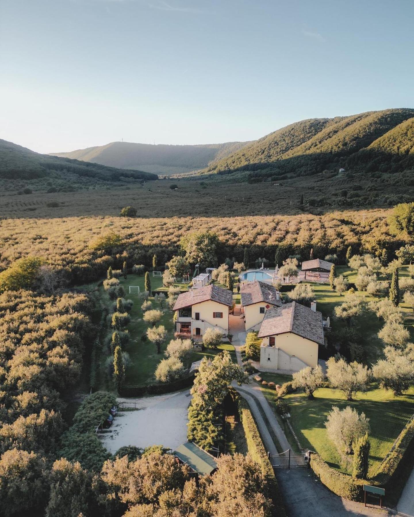 Agriturismo La Valle Di Vico คาปราโรลา ภายนอก รูปภาพ
