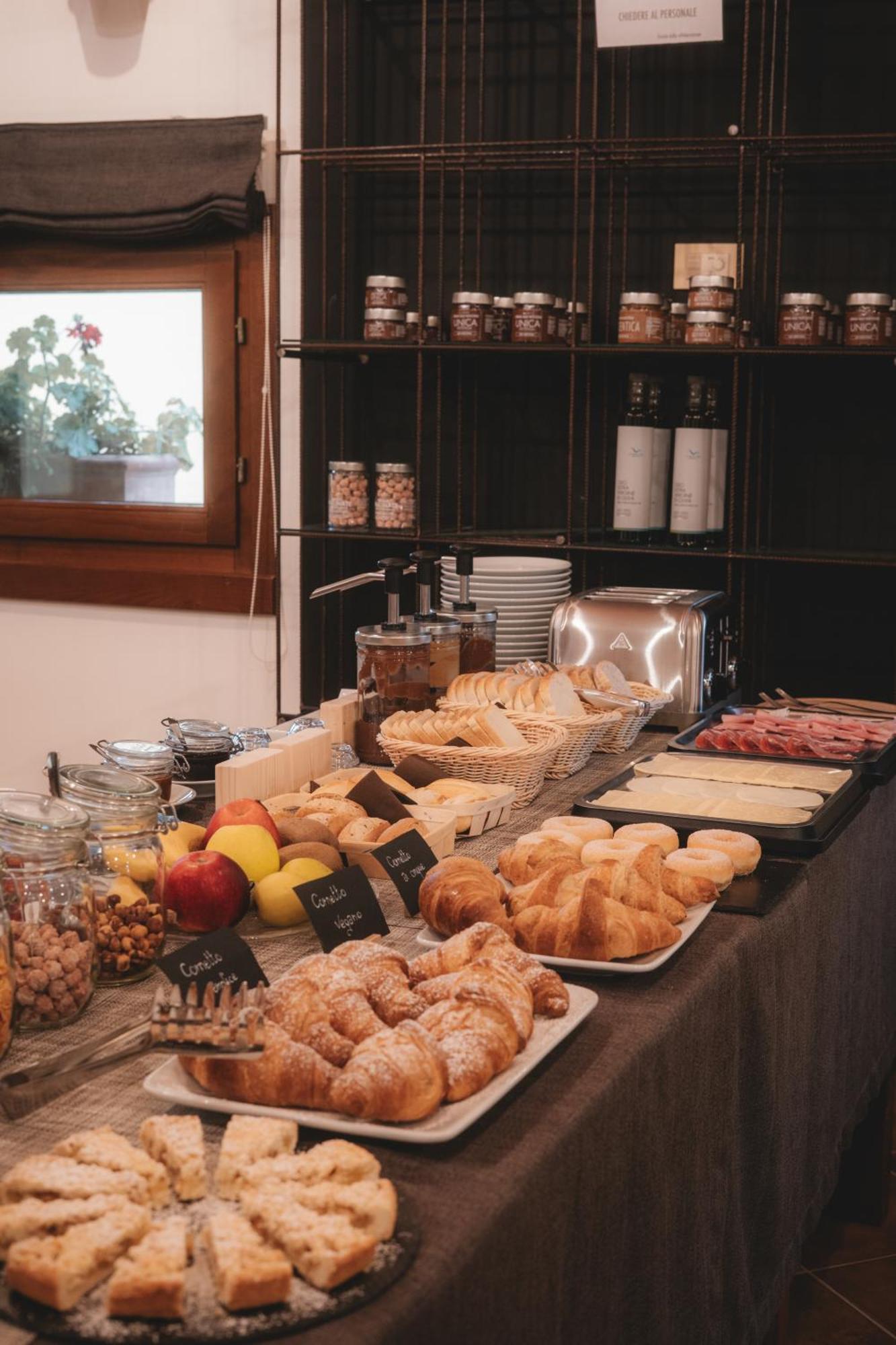 Agriturismo La Valle Di Vico คาปราโรลา ภายนอก รูปภาพ
