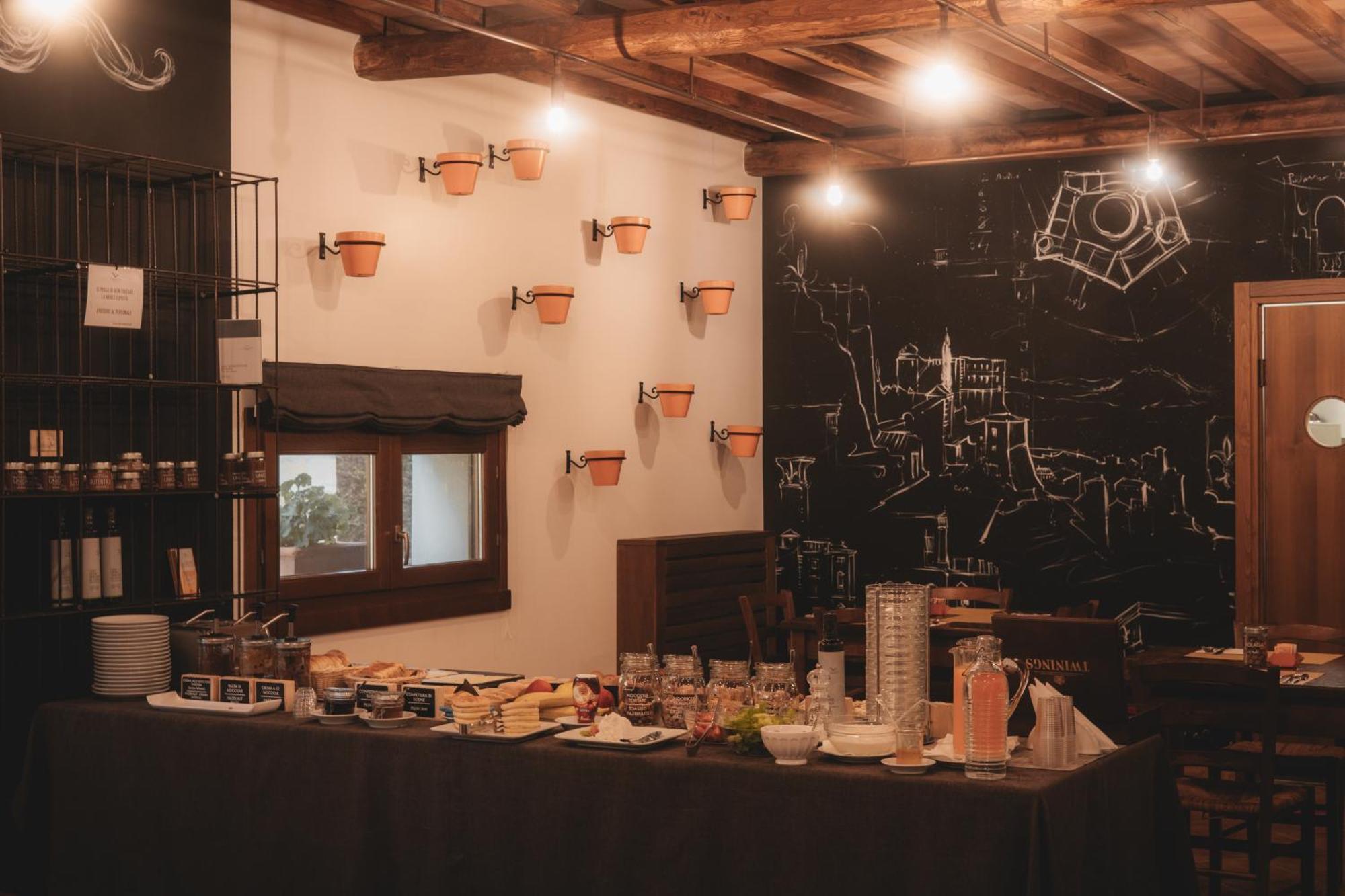Agriturismo La Valle Di Vico คาปราโรลา ภายนอก รูปภาพ