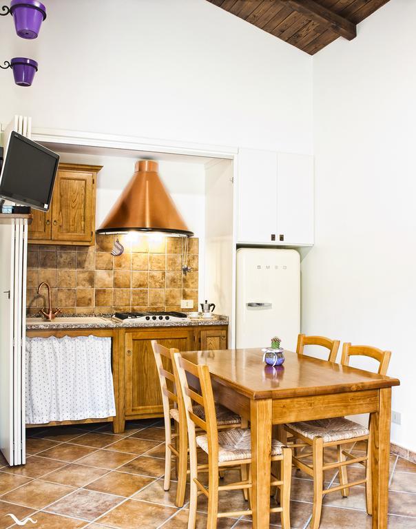 Agriturismo La Valle Di Vico คาปราโรลา ภายนอก รูปภาพ